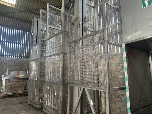 Tote Bin Lift